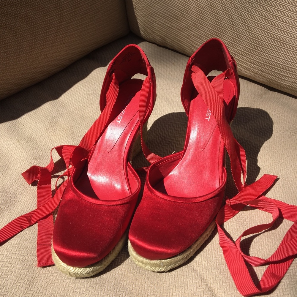 Gorgeous Nine West Satin Ribbon Tie Wedge 7M